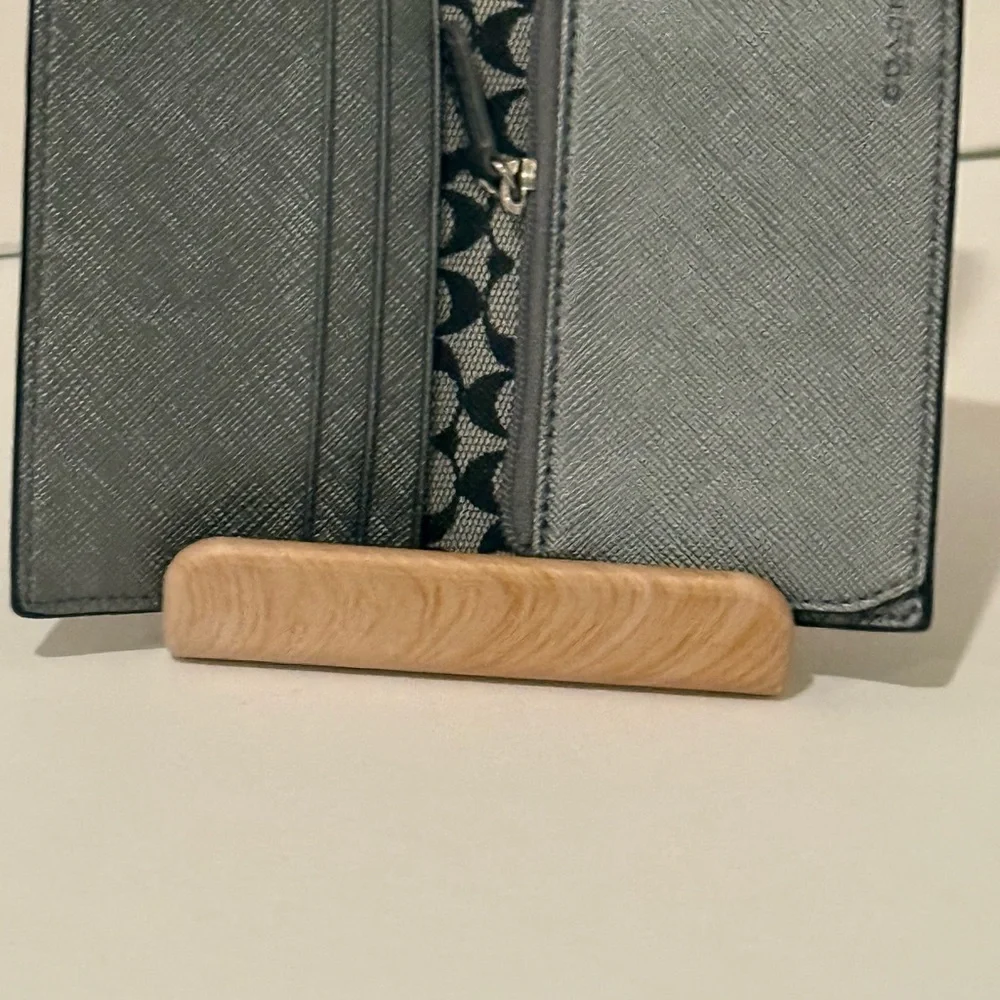 COACH SIGNATURE BI-FOLD MINI WALLET
